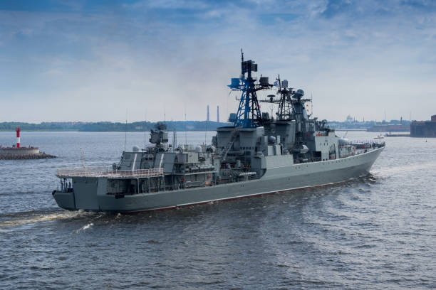 Warship Russian warship in St. Peterburg destroyer stock pictures, royalty-free photos & images