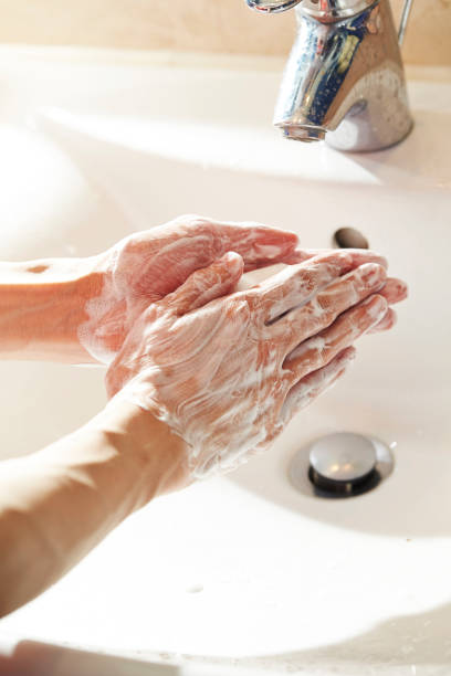 lavarse las manos - fotografía temas fotografías e imágenes de stock