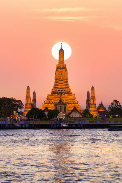 Wat Arun (Temple of dawn) and the Chao Phraya River, Bangkok, Thailand stock photo