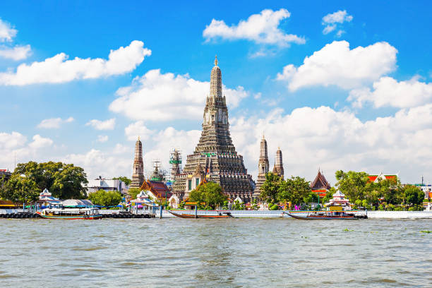 wat arun tempel - bangkok stockfoto's en -beelden