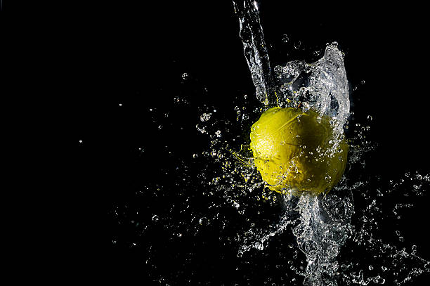 Water splash on green apple  vudhikrai stock pictures, royalty-free photos & images