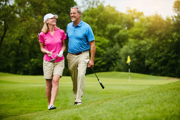 ゴルフのための愛を分かち合える - ゴルフ　服装 ストックフォトと画像