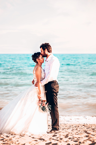 Wedding couple posing at beach.