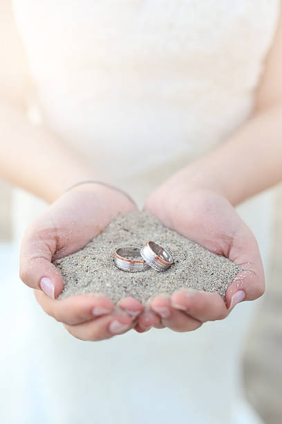 Wedding rings Wedding rings divorce beach stock pictures, royalty-free photos & images