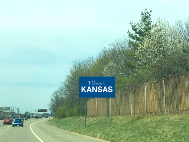 Welcome to Kansas Highway Sign Sign off the highway overland park stock pictures, royalty-free photos & images