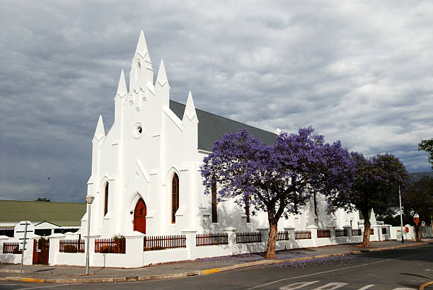 white church in robertson, south africa - robertson stockfoto's en -beelden