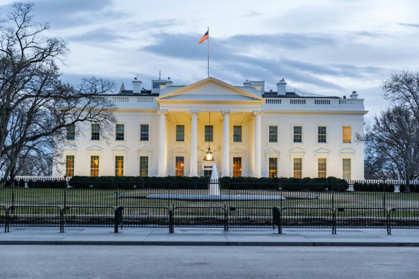 White house, Washington DC, USA White house at sunset with no one in frint of it, washington DC, united state white house stock pictures, royalty-free photos & images