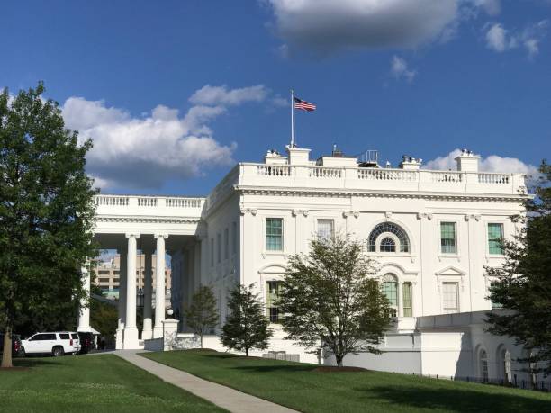 White House west side in front of live spot. japanese prime minister's official residence stock pictures, royalty-free photos & images