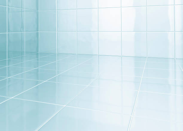 백색 타일 욕실 - 밝은 조명 일러스트 뉴스 사진 이미지