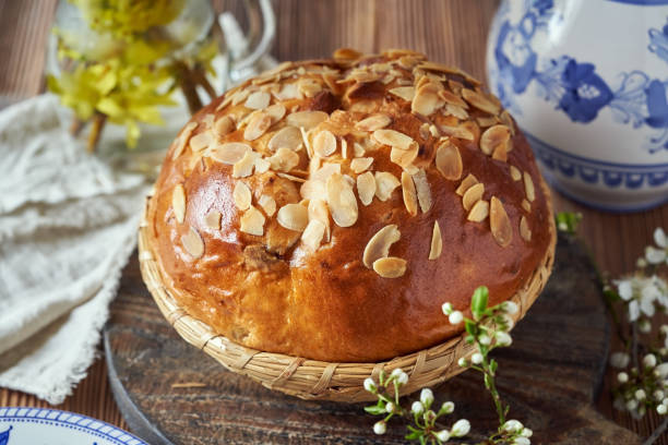 Whole mazanec, traditional Czech sweet Easter pastry, similar to hot cross bun Whole mazanec, traditional Czech sweet Easter pastry, similar to hot cross bun, on a table in spring czech culture stock pictures, royalty-free photos & images