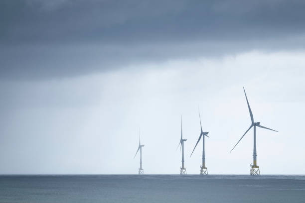 재생 에너지 생산 및 환경 보전을 위해 애버딘 북해의 전력 농장에서 풍력 터빈 - johnson & johnson 뉴스 사진 이미지