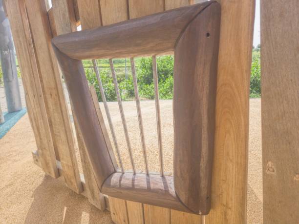 finestra in un parco giochi in legno - barak foto e immagini stock