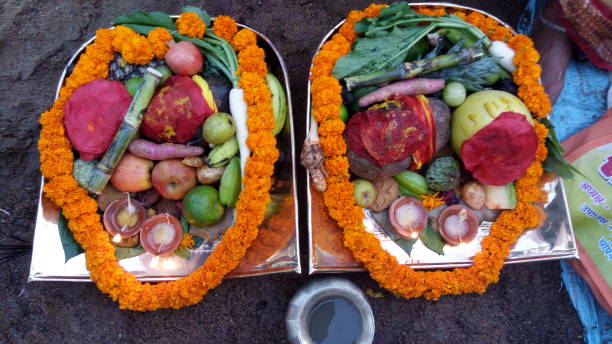 Winning fans full of prasad during rituals of chhath puja. A devotional offering made to God,typically consisting of food that is later shared among devotees. chhath stock pictures, royalty-free photos & images
