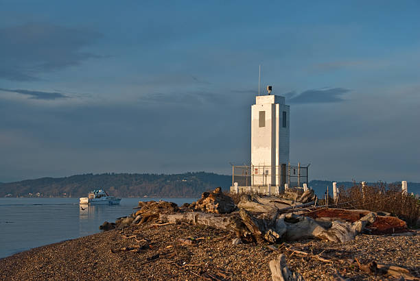 Brown's Point Lighthouse at Dusk With the advent of radar, GPS and other advanced navigation tools, lighthouses no longer need to perform the same function they once did; guiding ships to safety. Instead they have been preserved as historic monuments; reminding us of a time when shipping and sailing were more perilous activities. The Brown's Point Lighthouse is located in Tacoma, Washington State, USA. jeff goulden lighthouse stock pictures, royalty-free photos & images