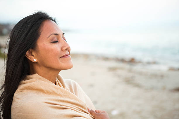 Woman enjoying creation Woman relaxing at the beach east asian ethnicity stock pictures, royalty-free photos & images