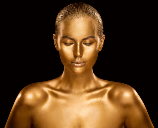 woman golden skin, fashion model painted gold body art, beauty makeup as bronze metal - frauen ohne kleidung stock-fotos und bilder