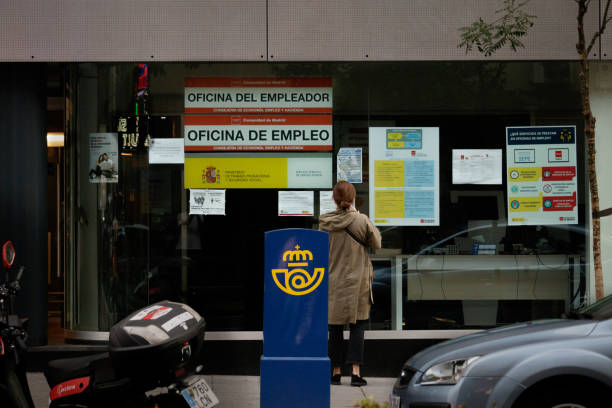 Woman in front of an employment office (SEPE) Madrid, Spain; September 19 2020: Woman in front of an employment office (SEPE) reading the posters displayed in the window unemployment stock pictures, royalty-free photos & images