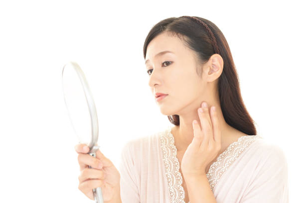 mujer que sufre de piel áspera - maquillaje kawaii fotografías e imágenes de stock
