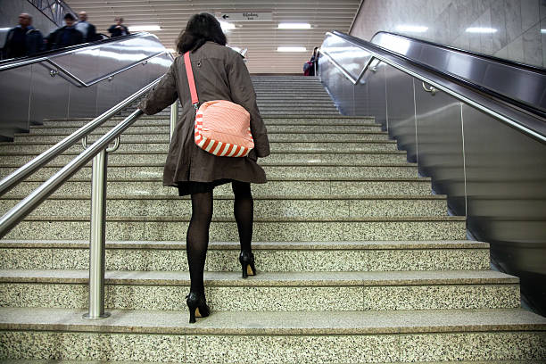 escadas de metro - stairs subway imagens e fotografias de stock