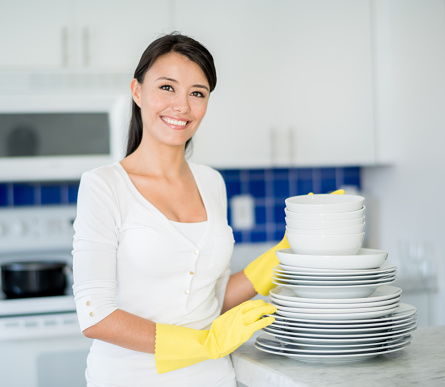 woman-washing-the-dishes-picture-id471169132