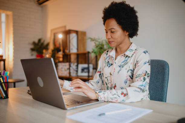 15,542 Older Black Woman On Computer Stock Photos, Pictures &amp; Royalty-Free Images - iStock