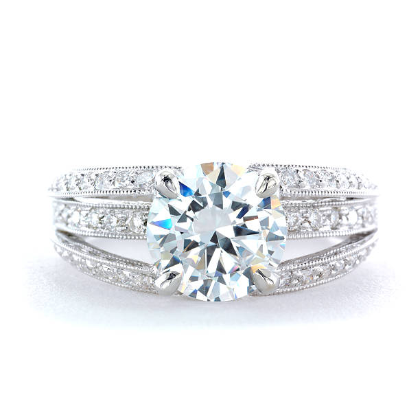 woman's diamond und platinum-ehering - weißer ring stock-fotos und bilder