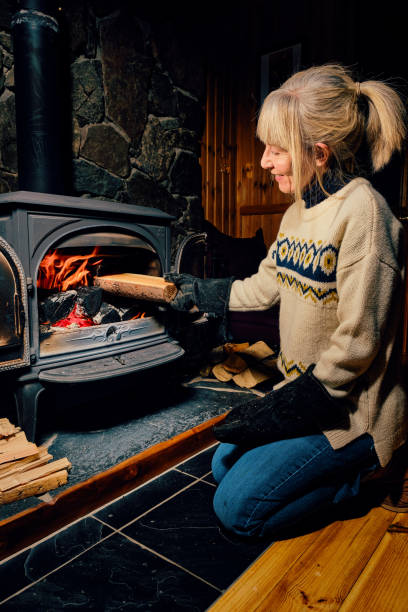 wood burning stove - idosos aquecedor imagens e fotografias de stock