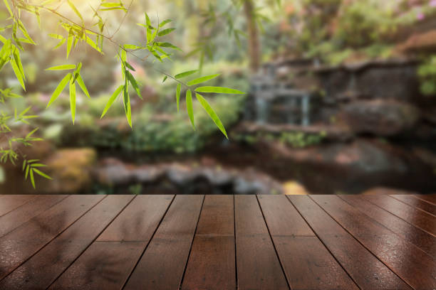 無料のコピースペースと美しい滝の背景とウッドテラス - wood table ストックフォトと画像