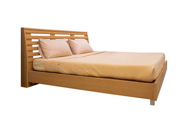 cama de madera con ropa de cama marrón claro aislada sobre fondos blancos - colchones nuevos fotografías e imágenes de stock