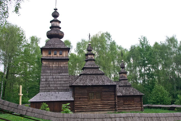 리에 브, 우크라이나의 솁첸코 그로브에서 나무 교회 - shevchenko 뉴스 사진 이미지