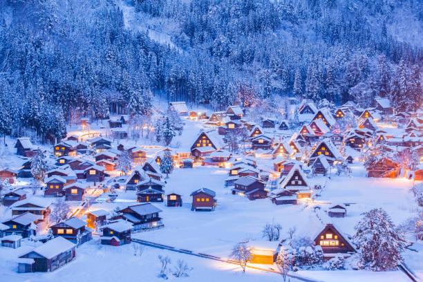 世界遺産 白川郷村と冬のイルミネーション - ユネスコ世界遺産 ストックフォトと画像
