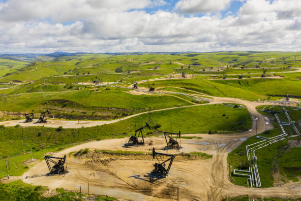 Wunpost oil fields California Wunpost oil fields California oil field stock pictures, royalty-free photos & images