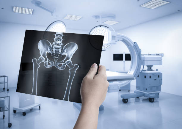 X-ray film diagnosis Hand holding x-ray film with 3d rendering mri scan machine or magnetic resonance imaging scan device pelvis photos stock pictures, royalty-free photos & images