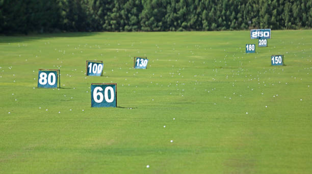 Yard signs in driving range golf course Yard signs in driving range and golf ball in golf course 100 yard stock pictures, royalty-free photos & images