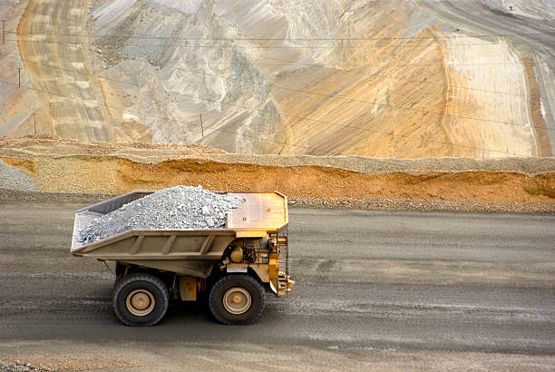 Yellow large dump truck in Utah copper mine seen from above large dumptruck in utah copper mine mining natural resources stock pictures, royalty-free photos & images