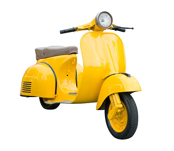 jaune moto rétro isolé sur blanc - scooter photos et images de collection