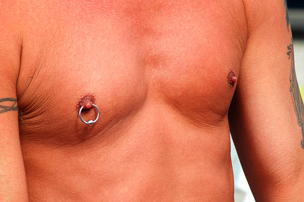 молодые взрослый мужской торс - nipple piercing стоковые фото и изображения...