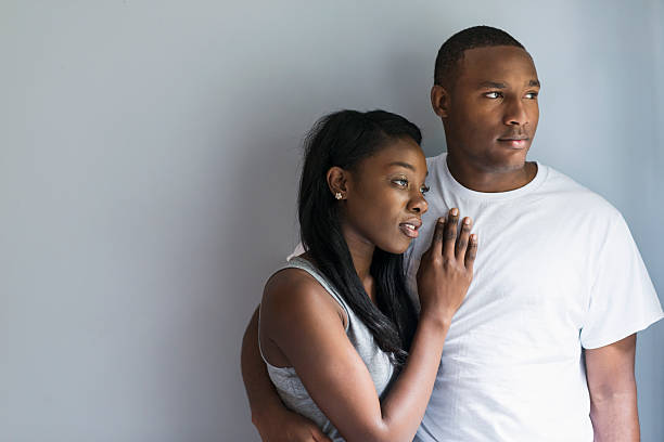 young african american couple - embrace man woman serious stockfoto's en -beelden