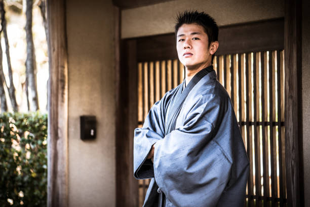 鎌倉の若い男 - 着物 ストックフォトと画像