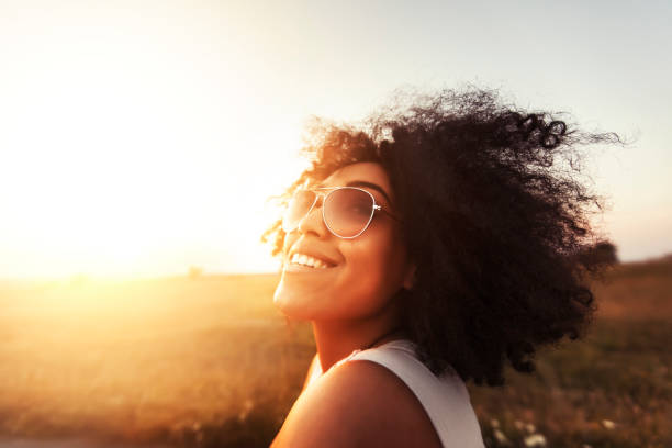 young woman having fun at sunset - happy traveling imagens e fotografias de stock