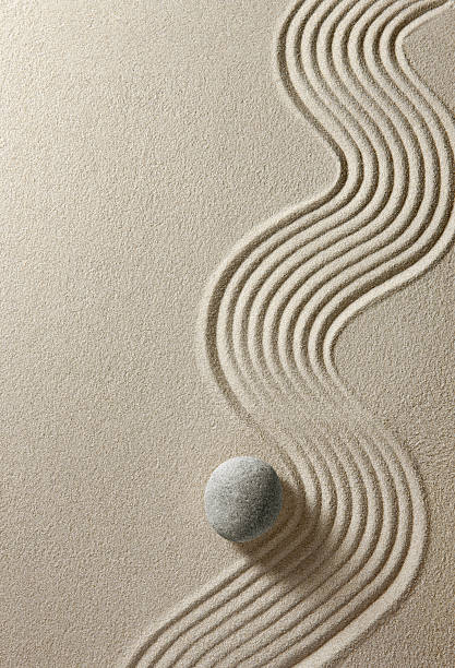 zen камень - японский сад камней стоковые фото и изображения