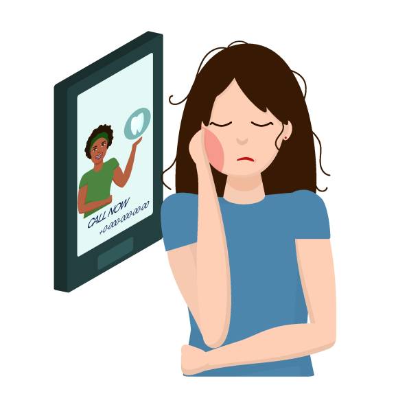 bildbanksillustrationer, clip art samt tecknat material och ikoner med en ung asiatisk kvinna håller kinden på grund av en tandvärk mot bakgrund av en förstorad telefon med en annons för en tandvårdsklinik - toothache woman