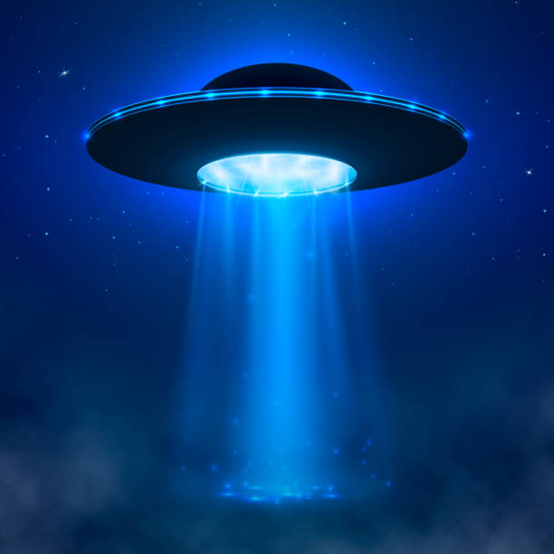 ufo. obcy statek kosmiczny z wiązką światła i mgłą. ilustracja wektora ufo - ufo stock illustrations