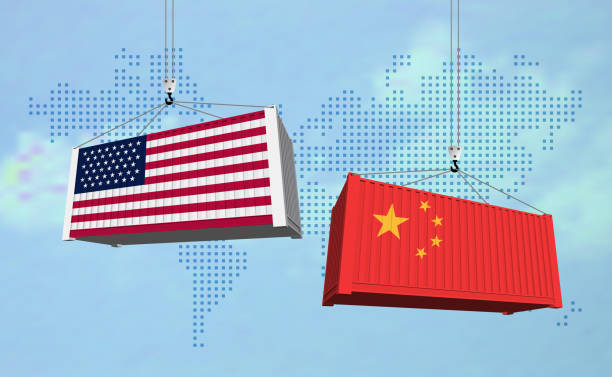 미국과 중국 수입 수출 무역 전쟁 개념. 미국과 중국의 경제 금융 경제 무역 긴장 충돌과 무역 적자 상징으로 화물 컨테이너 충돌. 벡터 그림입니다. - china stock illustrations