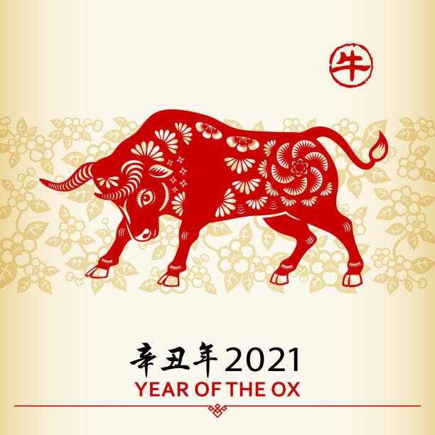 花の背景に赤い色の紙カットでOx 2021年を祝う、中国の切手はOxを意味し、中国のフレーズは中国のカレンダーによると牛の年を意味します