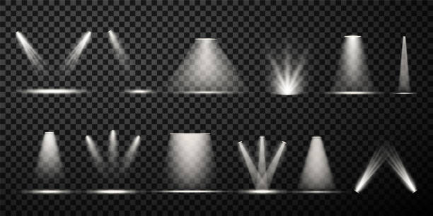 스포트라이트 벡터 일러스트레이션에서 사실적인 빛을 수집합니다. 광선으로 빛나는 조명 효과 설정 - 빛 stock illustrations