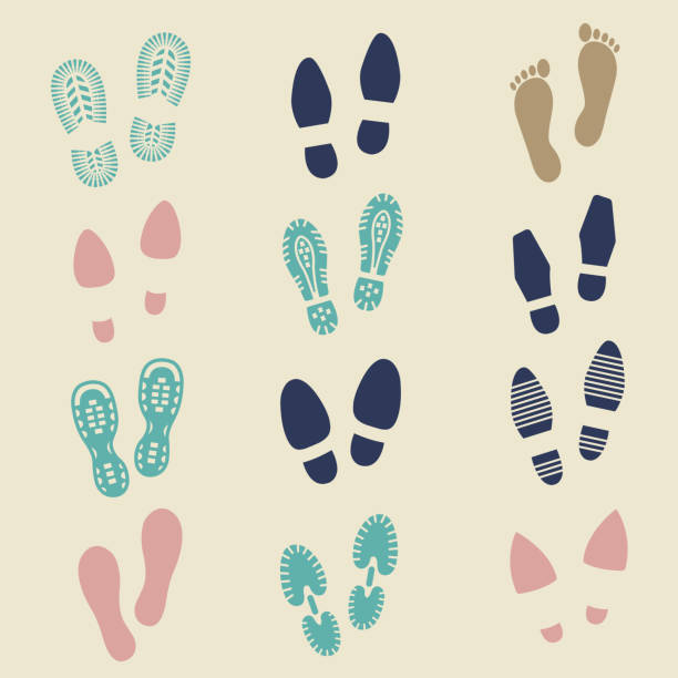 stockillustraties, clipart, cartoons en iconen met kleurrijke voetafdrukken - vrouwelijke en mannelijke sport schoen - voeten in het zand