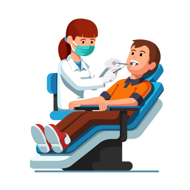 牙醫婦女檢查病人的牙齒看著嘴裡拿著儀器。平面孤立向量 - dentist 幅插畫檔、美工圖案、卡通及圖標