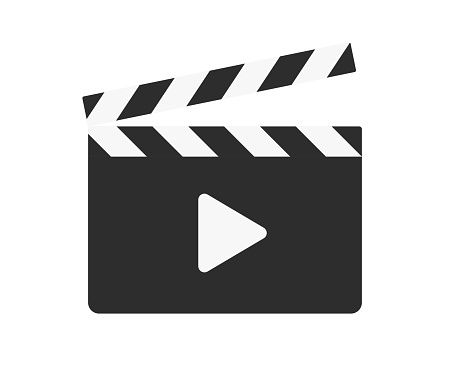 Filmklapper und Dreiecksspielzeichen. Einfaches Symbol oder Logo isoliert auf weißem Hintergrund. Flachstil Vektordarstellung.