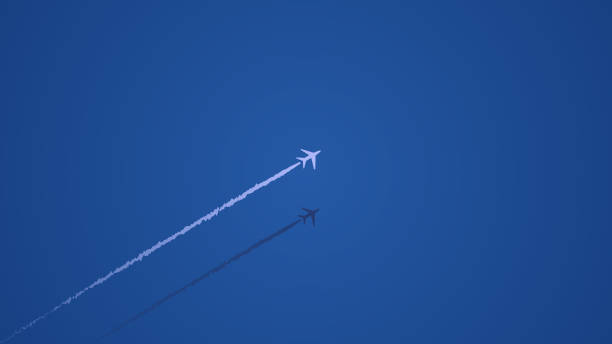 飛行機雲 イラスト素材 Istock